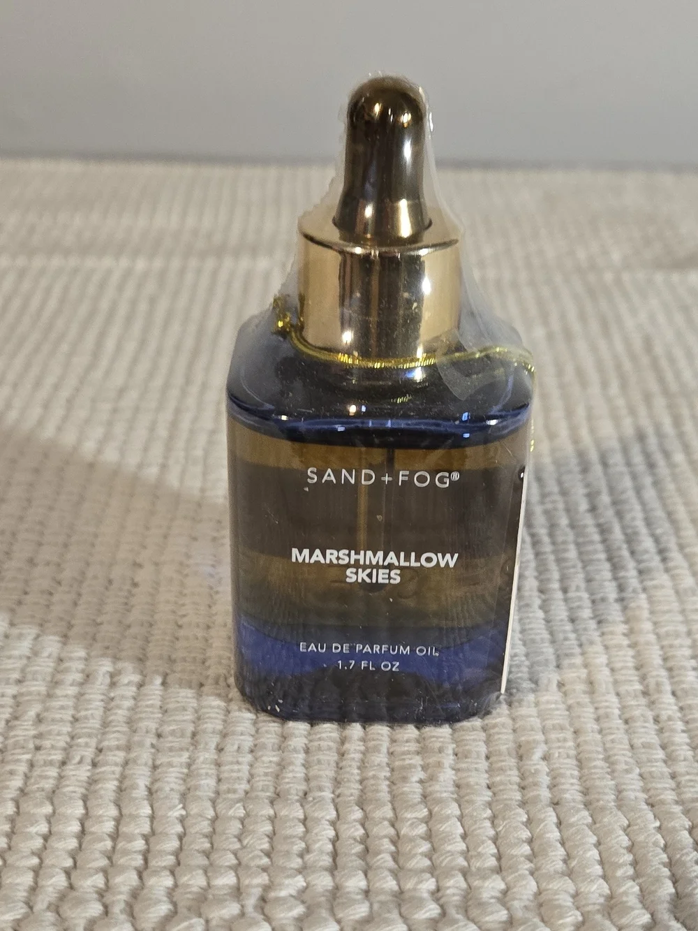 SAND+FOG Marshmallow Skies Bath & Body Moisturizer Oil — Deep Blue